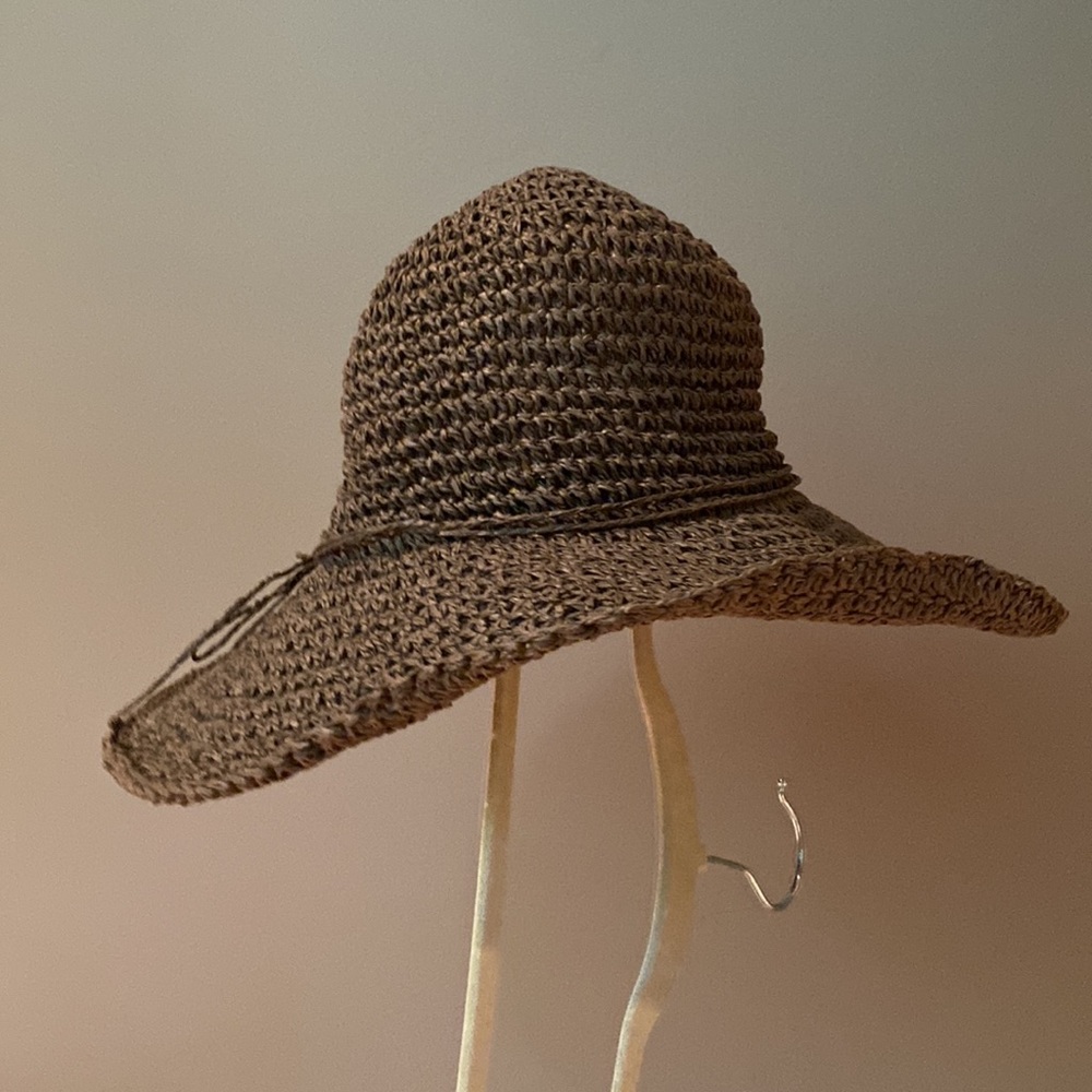 NEW never worn , brown, packable sun hat